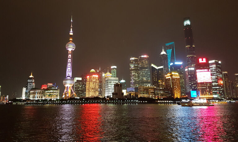 Panorama notturno del Bund Shanghai