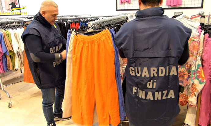 Sequestro capi di abbigliamento